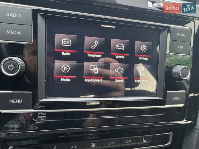 Білий Фольксваген Гольф ГТІ, об'ємом двигуна 2 л та пробігом 11 тис. км за 16999 $, фото 48 на Automoto.ua