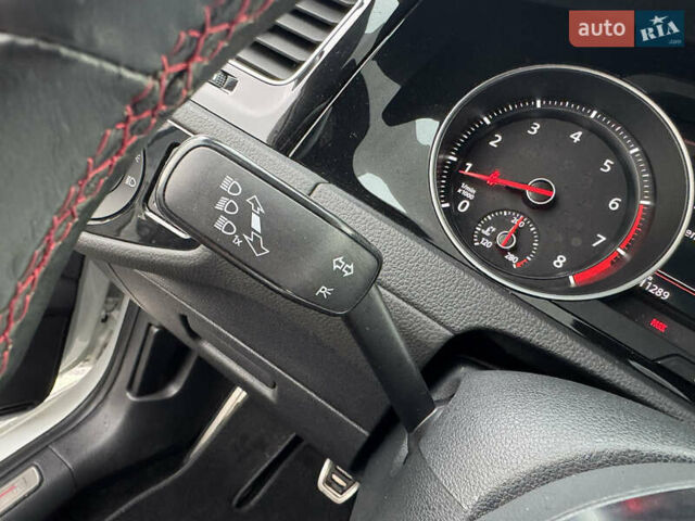 Білий Фольксваген Гольф ГТІ, об'ємом двигуна 2 л та пробігом 11 тис. км за 21500 $, фото 44 на Automoto.ua