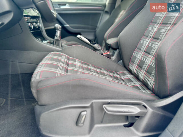 Білий Фольксваген Гольф ГТІ, об'ємом двигуна 2 л та пробігом 11 тис. км за 21500 $, фото 21 на Automoto.ua