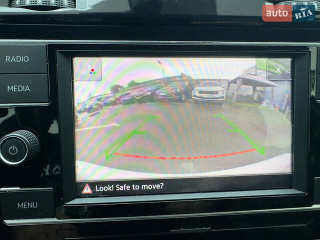 Белый Фольксваген Гольф ГТИ, объемом двигателя 2 л и пробегом 11 тыс. км за 19500 $, фото 47 на Automoto.ua