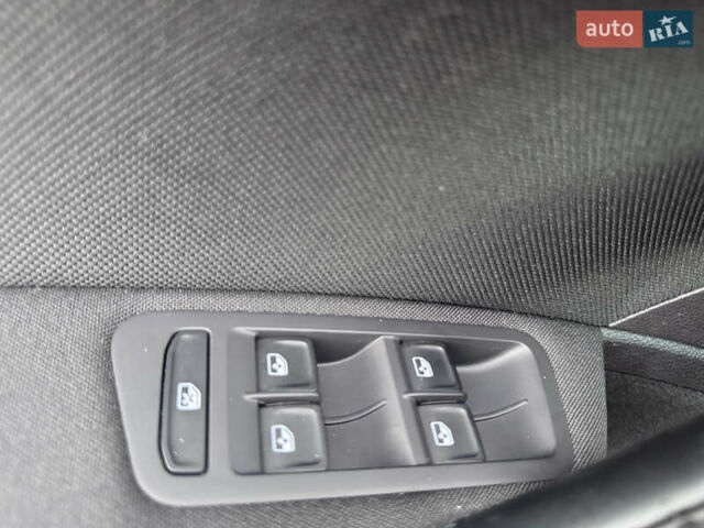 Білий Фольксваген Гольф ГТІ, об'ємом двигуна 2 л та пробігом 11 тис. км за 21500 $, фото 37 на Automoto.ua