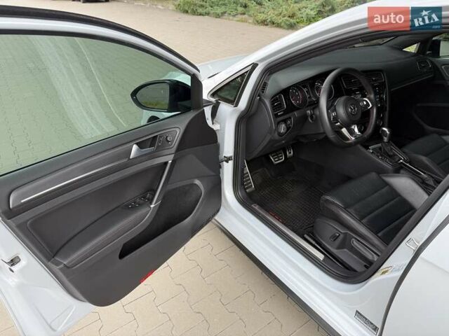 Білий Фольксваген Гольф ГТІ, об'ємом двигуна 1.98 л та пробігом 37 тис. км за 18800 $, фото 36 на Automoto.ua