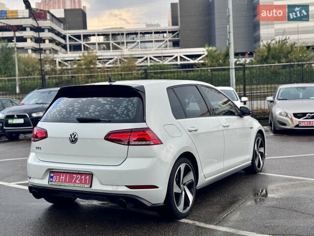 Білий Фольксваген Гольф ГТІ, об'ємом двигуна 2 л та пробігом 11 тис. км за 21500 $, фото 5 на Automoto.ua