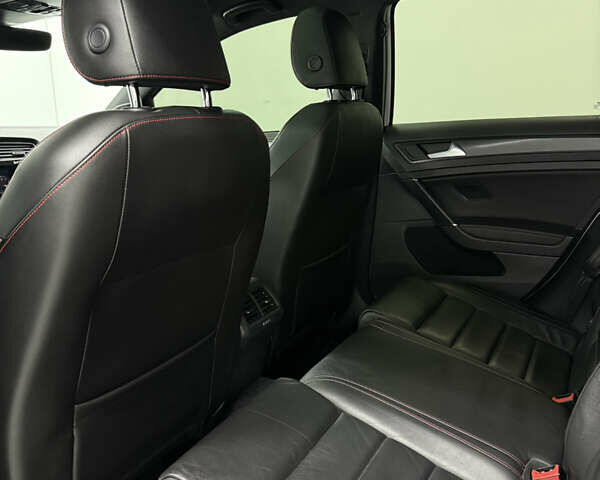 Белый Фольксваген Гольф ГТИ, объемом двигателя 1.98 л и пробегом 68 тыс. км за 22500 $, фото 33 на Automoto.ua