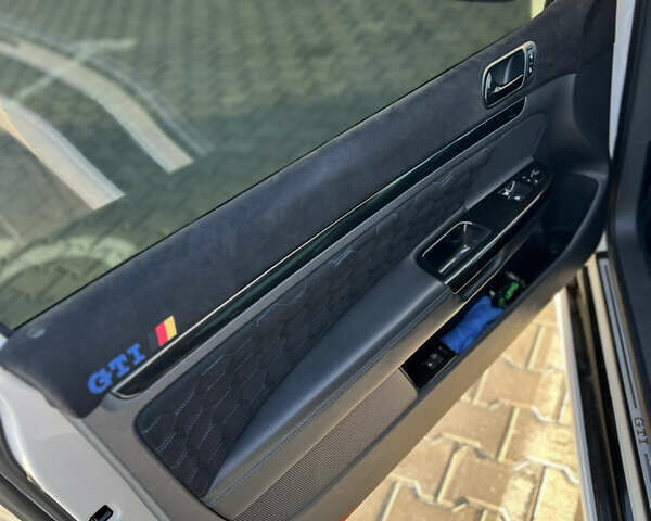 Фольксваген Гольф ГТИ 2007 в Днепре (Днепропетровске) на Automoto.ua Белый Фольксваген Гольф ГТИ, объемом двигателя 2 л и пробегом 200 тыс. км за 9000 $, фото 11 на Automoto.ua