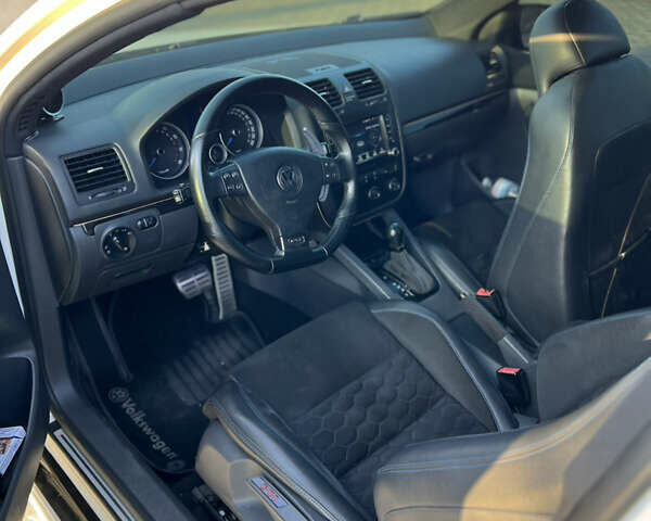 Фольксваген Гольф ГТИ 2007 в Днепре (Днепропетровске) на Automoto.ua Белый Фольксваген Гольф ГТИ, объемом двигателя 2 л и пробегом 200 тыс. км за 9000 $, фото 12 на Automoto.ua