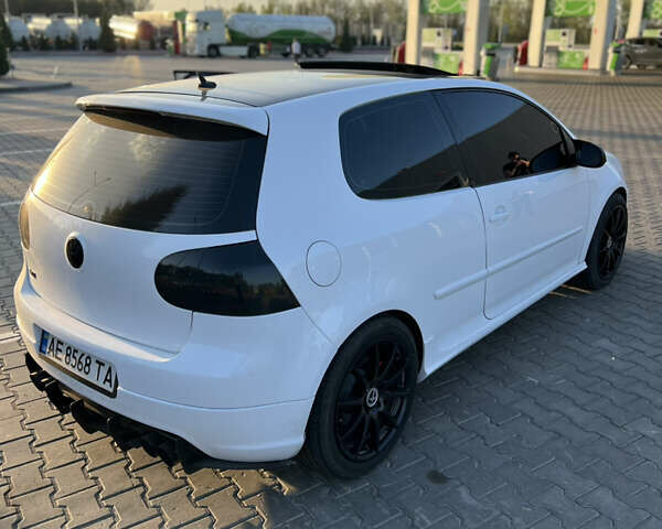 Фольксваген Гольф ГТИ 2007 в Днепре (Днепропетровске) на Automoto.ua Белый Фольксваген Гольф ГТИ, объемом двигателя 2 л и пробегом 200 тыс. км за 9000 $, фото 8 на Automoto.ua