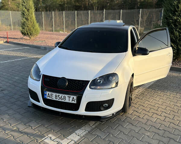 Фольксваген Гольф ГТИ 2007 в Днепре (Днепропетровске) на Automoto.ua Белый Фольксваген Гольф ГТИ, объемом двигателя 2 л и пробегом 200 тыс. км за 9000 $, фото 14 на Automoto.ua