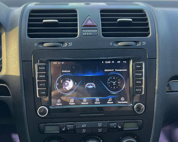 Фольксваген Гольф ГТИ 2007 в Днепре (Днепропетровске) на Automoto.ua Белый Фольксваген Гольф ГТИ, объемом двигателя 2 л и пробегом 200 тыс. км за 9000 $, фото 5 на Automoto.ua