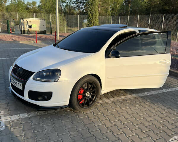 Фольксваген Гольф ГТИ 2007 в Днепре (Днепропетровске) на Automoto.ua Белый Фольксваген Гольф ГТИ, объемом двигателя 2 л и пробегом 200 тыс. км за 9000 $, фото 2 на Automoto.ua