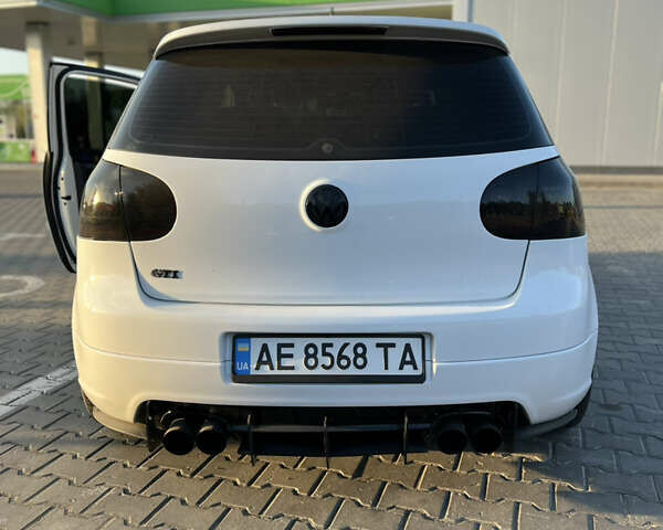 Фольксваген Гольф ГТИ 2007 в Днепре (Днепропетровске) на Automoto.ua Белый Фольксваген Гольф ГТИ, объемом двигателя 2 л и пробегом 200 тыс. км за 9000 $, фото 9 на Automoto.ua