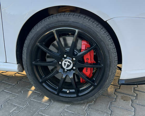 Фольксваген Гольф ГТИ 2007 в Днепре (Днепропетровске) на Automoto.ua Белый Фольксваген Гольф ГТИ, объемом двигателя 2 л и пробегом 200 тыс. км за 9000 $, фото 7 на Automoto.ua