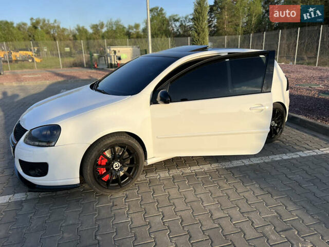 Фольксваген Гольф ГТИ 2007 в Днепре (Днепропетровске) на Automoto.ua Белый Фольксваген Гольф ГТИ, объемом двигателя 2 л и пробегом 200 тыс. км за 9000 $, фото 13 на Automoto.ua
