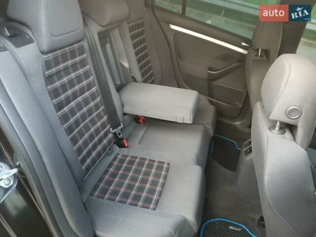 Черный Фольксваген Гольф ГТИ, объемом двигателя 2 л и пробегом 223 тыс. км за 9299 $, фото 12 на Automoto.ua