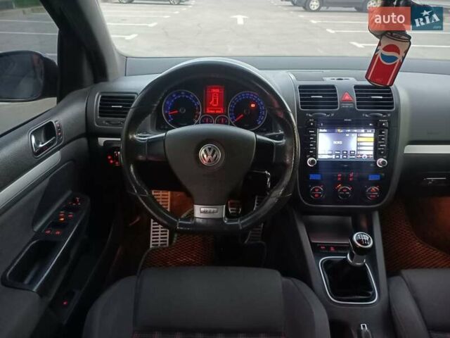 Черный Фольксваген Гольф ГТИ, объемом двигателя 2 л и пробегом 223 тыс. км за 9299 $, фото 14 на Automoto.ua