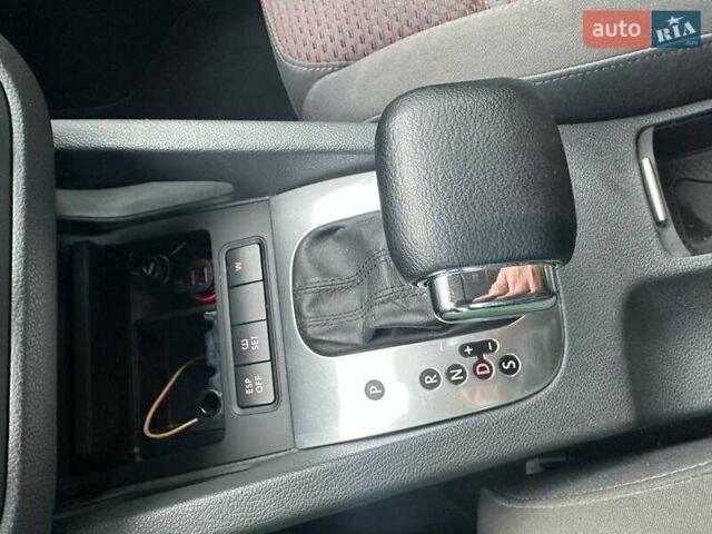 Фольксваген Гольф ГТИ 2006 в Днепре (Днепропетровске) на Automoto.ua Черный Фольксваген Гольф ГТИ, объемом двигателя 1.4 л и пробегом 204 тыс. км за 6400 $, фото 6 на Automoto.ua