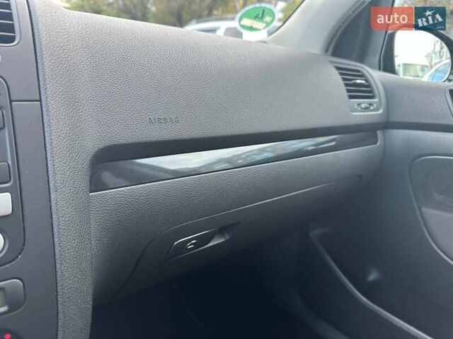 Фольксваген Гольф ГТИ 2006 в Днепре (Днепропетровске) на Automoto.ua Черный Фольксваген Гольф ГТИ, объемом двигателя 1.4 л и пробегом 204 тыс. км за 6400 $, фото 5 на Automoto.ua