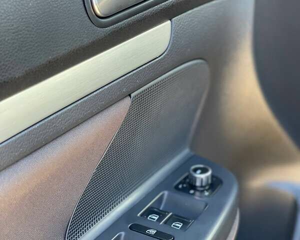 Черный Фольксваген Гольф ГТИ, объемом двигателя 2 л и пробегом 228 тыс. км за 5700 $, фото 11 на Automoto.ua