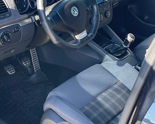 Черный Фольксваген Гольф ГТИ, объемом двигателя 2 л и пробегом 228 тыс. км за 5700 $, фото 10 на Automoto.ua