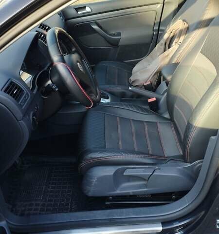 Черный Фольксваген Гольф ГТИ, объемом двигателя 1.6 л и пробегом 190 тыс. км за 7500 $, фото 2 на Automoto.ua