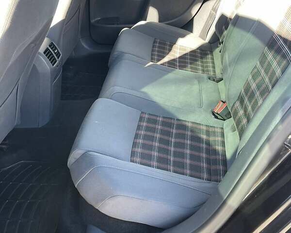 Черный Фольксваген Гольф ГТИ, объемом двигателя 2 л и пробегом 228 тыс. км за 5700 $, фото 14 на Automoto.ua