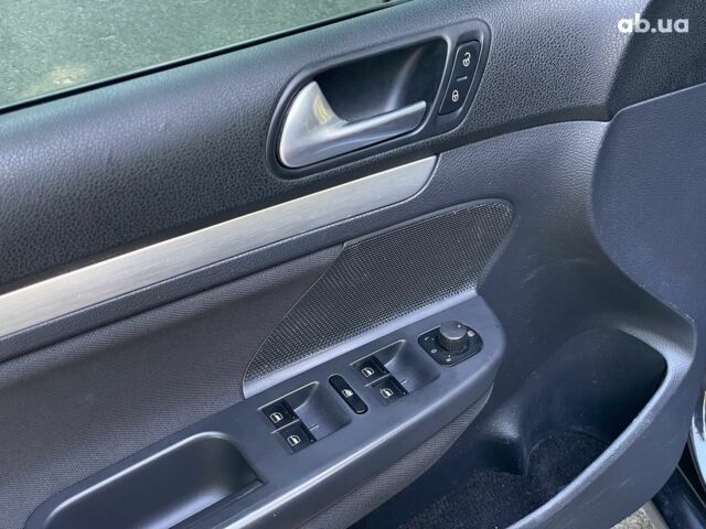 Черный Фольксваген Гольф ГТИ, объемом двигателя 2 л и пробегом 279 тыс. км за 6990 $, фото 12 на Automoto.ua