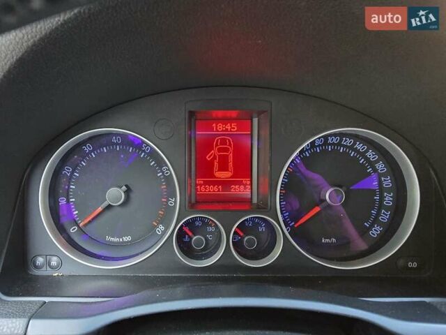 Чорний Фольксваген Гольф ГТІ, об'ємом двигуна 2 л та пробігом 163 тис. км за 12000 $, фото 48 на Automoto.ua
