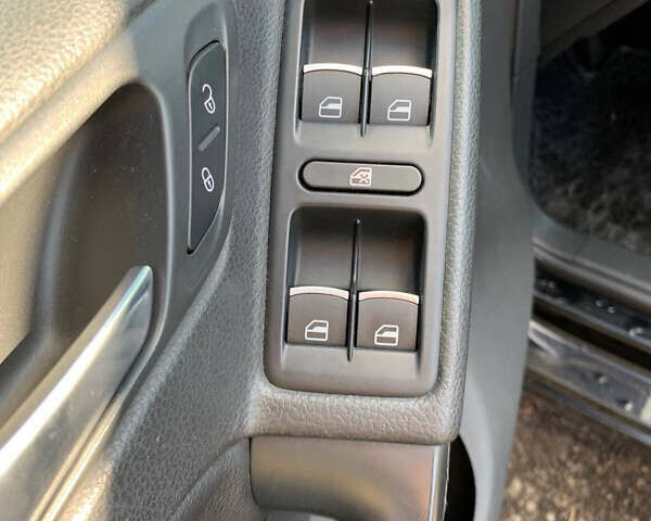 Черный Фольксваген Гольф ГТИ, объемом двигателя 1.4 л и пробегом 222 тыс. км за 9700 $, фото 20 на Automoto.ua