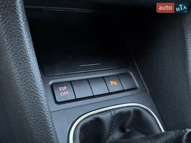 Черный Фольксваген Гольф ГТИ, объемом двигателя 1.4 л и пробегом 180 тыс. км за 7690 $, фото 64 на Automoto.ua