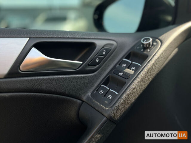 Черный Фольксваген Гольф ГТИ, объемом двигателя 2 л и пробегом 154 тыс. км за 12300 $, фото 11 на Automoto.ua