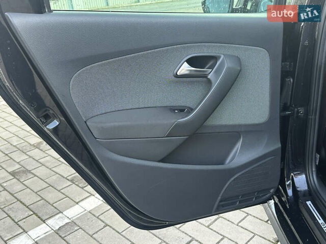 Черный Фольксваген Гольф ГТИ, объемом двигателя 1.4 л и пробегом 220 тыс. км за 9890 $, фото 12 на Automoto.ua