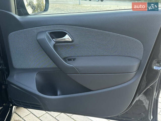 Черный Фольксваген Гольф ГТИ, объемом двигателя 1.4 л и пробегом 220 тыс. км за 9890 $, фото 14 на Automoto.ua