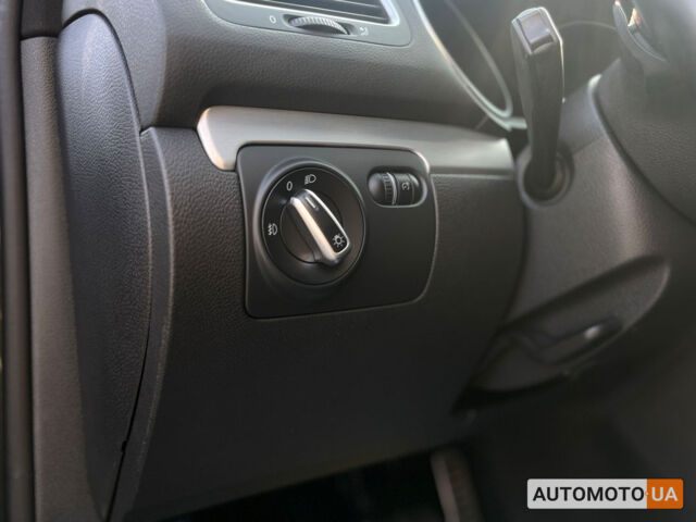 Черный Фольксваген Гольф ГТИ, объемом двигателя 2 л и пробегом 154 тыс. км за 12300 $, фото 12 на Automoto.ua