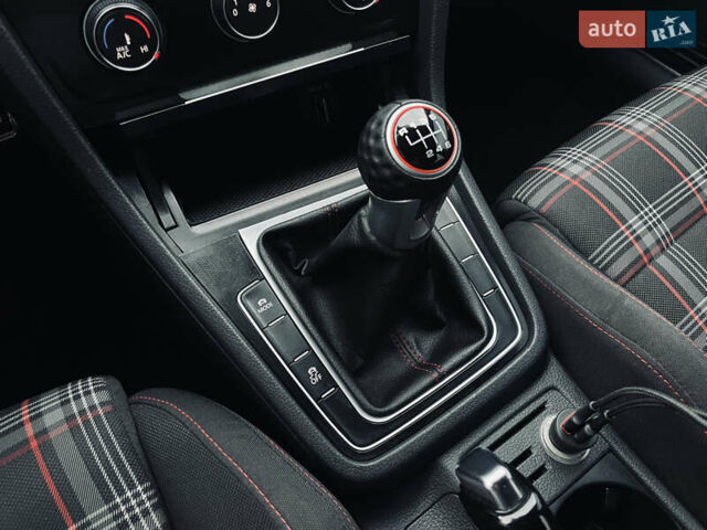 Черный Фольксваген Гольф ГТИ, объемом двигателя 1.98 л и пробегом 161 тыс. км за 11250 $, фото 31 на Automoto.ua