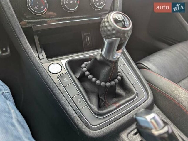 Черный Фольксваген Гольф ГТИ, объемом двигателя 2 л и пробегом 212 тыс. км за 11300 $, фото 19 на Automoto.ua