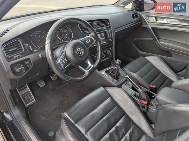 Черный Фольксваген Гольф ГТИ, объемом двигателя 2 л и пробегом 212 тыс. км за 11300 $, фото 14 на Automoto.ua