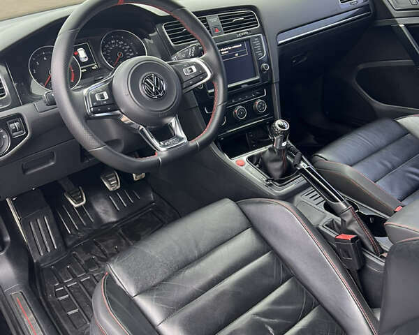 Черный Фольксваген Гольф ГТИ, объемом двигателя 1.98 л и пробегом 117 тыс. км за 14500 $, фото 10 на Automoto.ua