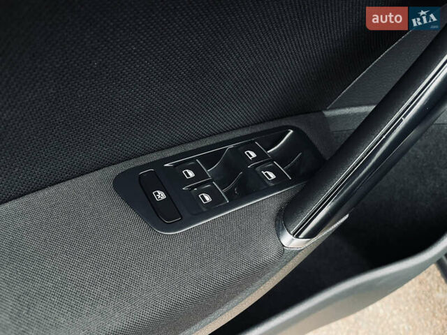 Черный Фольксваген Гольф ГТИ, объемом двигателя 1.98 л и пробегом 161 тыс. км за 11250 $, фото 34 на Automoto.ua