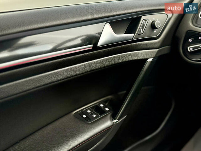 Черный Фольксваген Гольф ГТИ, объемом двигателя 1.98 л и пробегом 149 тыс. км за 14200 $, фото 14 на Automoto.ua