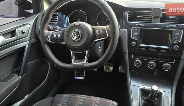 Черный Фольксваген Гольф ГТИ, объемом двигателя 1.98 л и пробегом 136 тыс. км за 13000 $, фото 13 на Automoto.ua