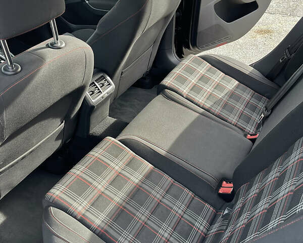 Чорний Фольксваген Гольф ГТІ, об'ємом двигуна 1.98 л та пробігом 119 тис. км за 13800 $, фото 13 на Automoto.ua