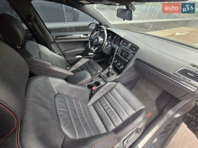 Черный Фольксваген Гольф ГТИ, объемом двигателя 2 л и пробегом 163 тыс. км за 12700 $, фото 9 на Automoto.ua