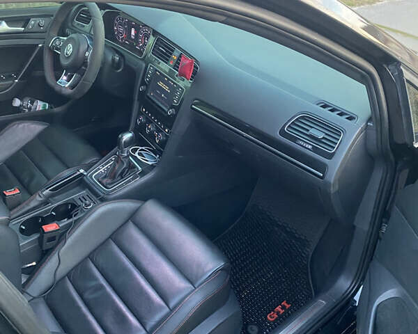 Черный Фольксваген Гольф ГТИ, объемом двигателя 1.98 л и пробегом 122 тыс. км за 17000 $, фото 7 на Automoto.ua