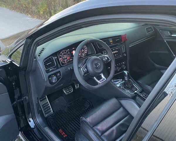 Черный Фольксваген Гольф ГТИ, объемом двигателя 1.98 л и пробегом 122 тыс. км за 17000 $, фото 12 на Automoto.ua