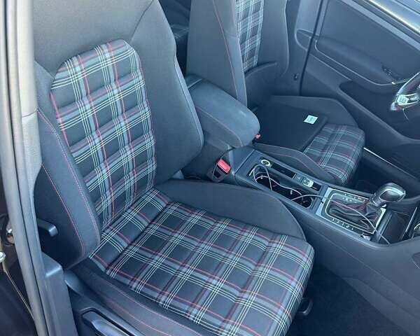 Черный Фольксваген Гольф ГТИ, объемом двигателя 1.98 л и пробегом 42 тыс. км за 23500 $, фото 19 на Automoto.ua