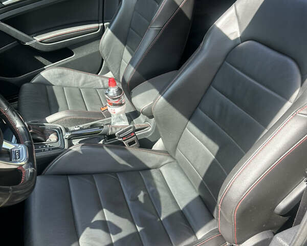 Черный Фольксваген Гольф ГТИ, объемом двигателя 1.98 л и пробегом 177 тыс. км за 13300 $, фото 16 на Automoto.ua