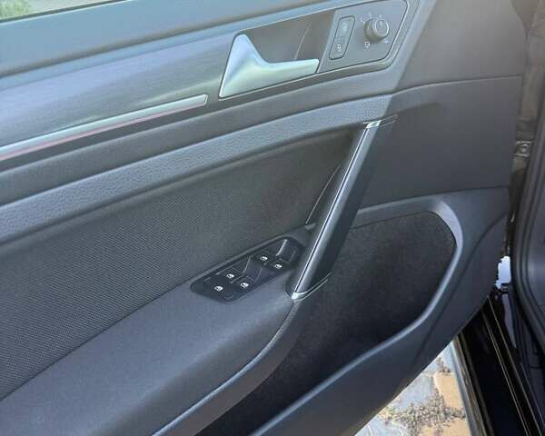 Черный Фольксваген Гольф ГТИ, объемом двигателя 1.98 л и пробегом 42 тыс. км за 23500 $, фото 10 на Automoto.ua