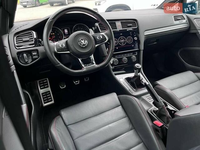 Черный Фольксваген Гольф ГТИ, объемом двигателя 1.98 л и пробегом 44 тыс. км за 19999 $, фото 17 на Automoto.ua