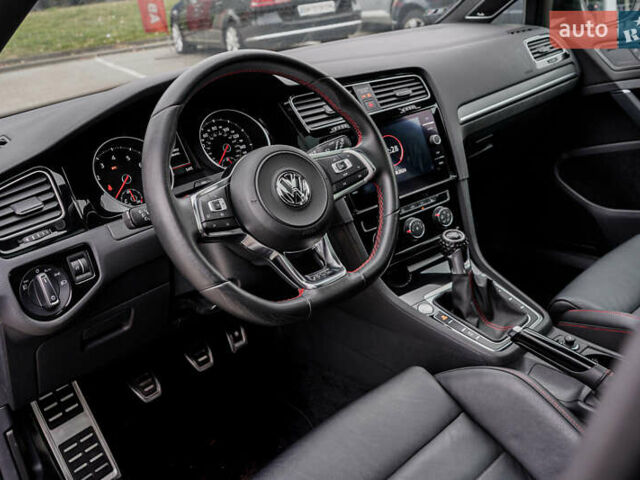 Черный Фольксваген Гольф ГТИ, объемом двигателя 1.98 л и пробегом 44 тыс. км за 19999 $, фото 15 на Automoto.ua