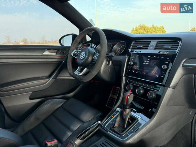Черный Фольксваген Гольф ГТИ, объемом двигателя 1.98 л и пробегом 62 тыс. км за 19000 $, фото 5 на Automoto.ua